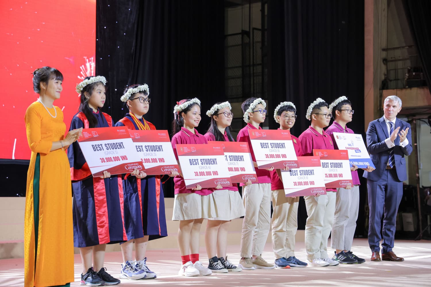 VAS trao học bổng hơn 1 tỉ đồng cho học sinh có thành tích học tập xuất sắc và đóng góp nổi bật cho cộng đồng