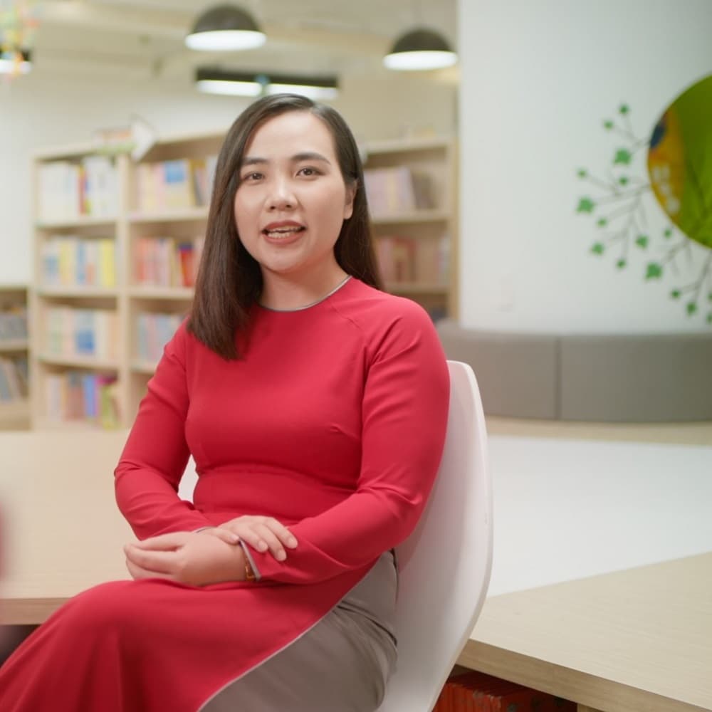 Cô Lâm Thị Thùy Linh